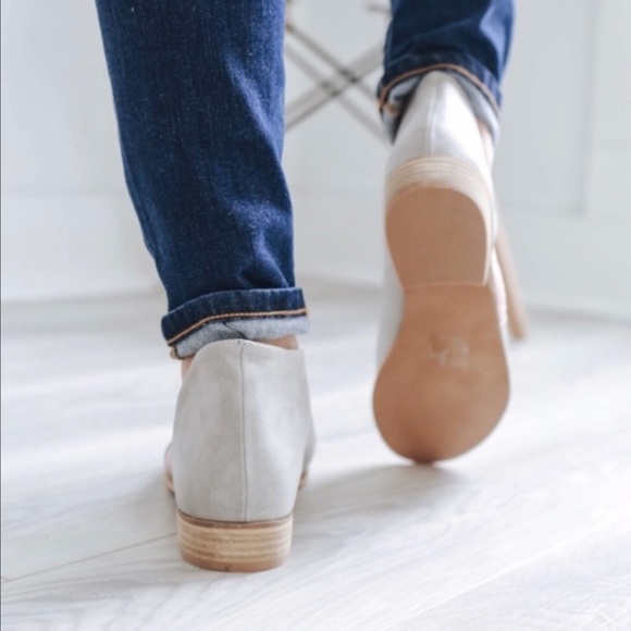 Last - Open Toe Cut Out Ankle Flats - Grey - Picture 3 of 6